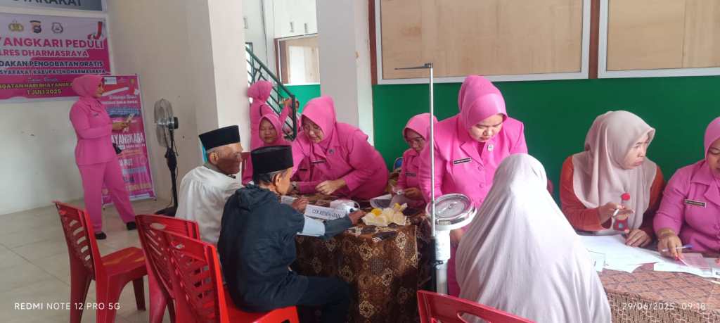 Bhayangkari Peduli Gelar Pengobatan Gratis dan Bhakti Sosial di Sungai&nbsp;Rumbai