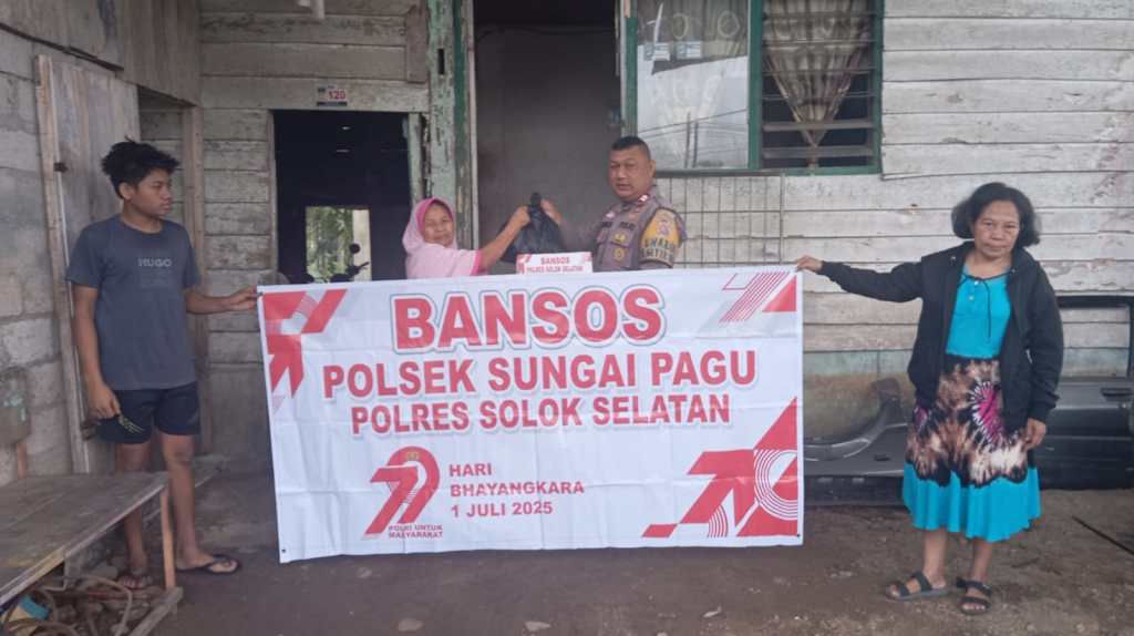 Di Tengah Libur, Bhayangkara Tak Pernah Libur: Aksi Haru Bhabinkamtibmas Salurkan Bansos di Sungai&nbsp;Pagu