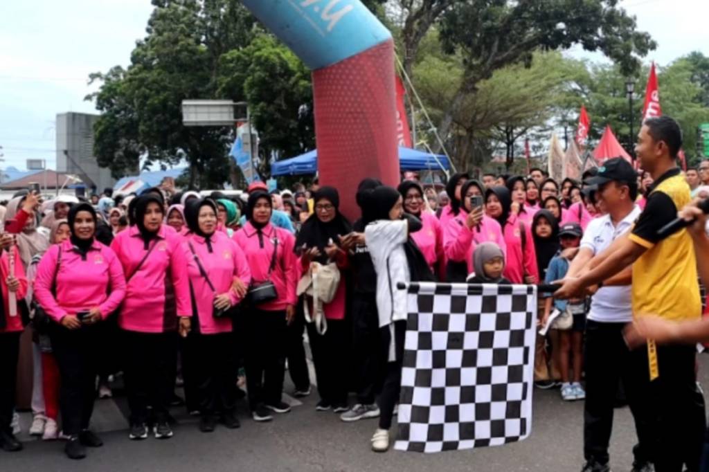 Olahraga bersama dalam Memeriahkan hari Bhayangkara ke 79 di polres Tanah&nbsp;Datar