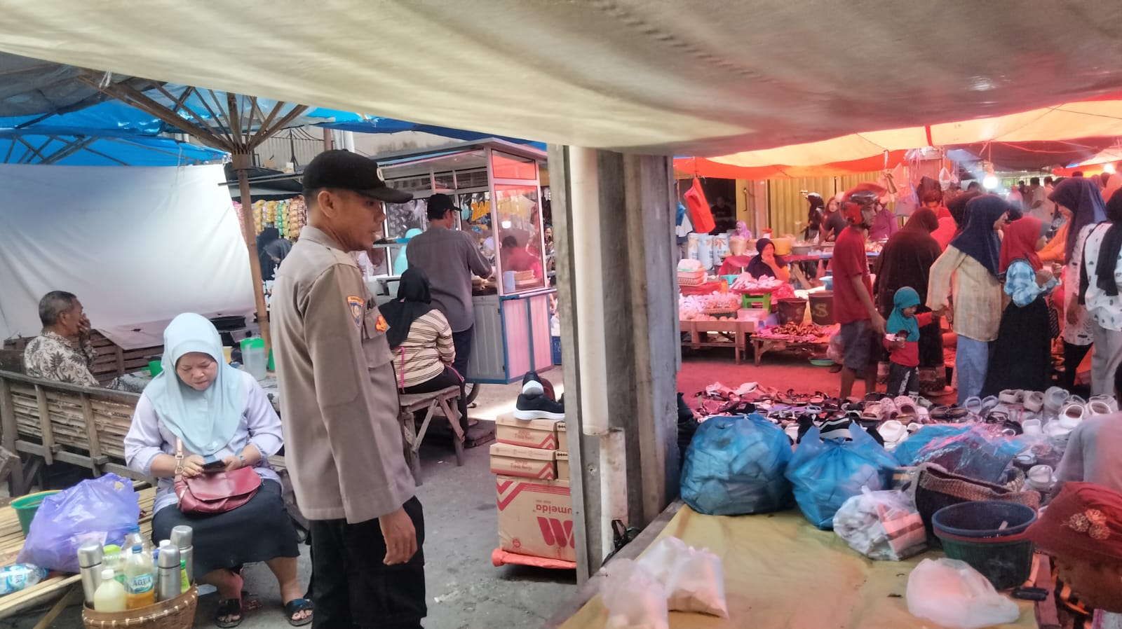 Polsek Muaro Kalaban Amankan Pasar Silungkang dan Atur Lalu Lintas