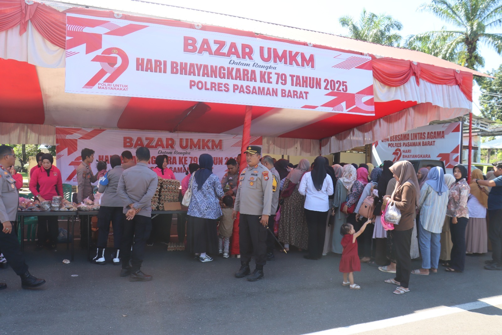 Hari Bhayangkara Ke-79 tahun 2025, Polres Pasaman Barat Menggelar Bazar Sembako Murah