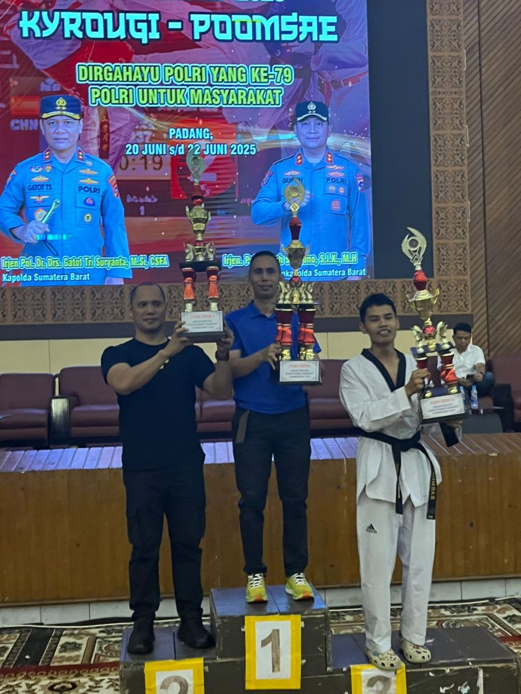 Tim Taekwondo Polres Dharmasraya Raih Juara Umum di Kejuaraan Kapolda Sumbar Championship&nbsp;2025