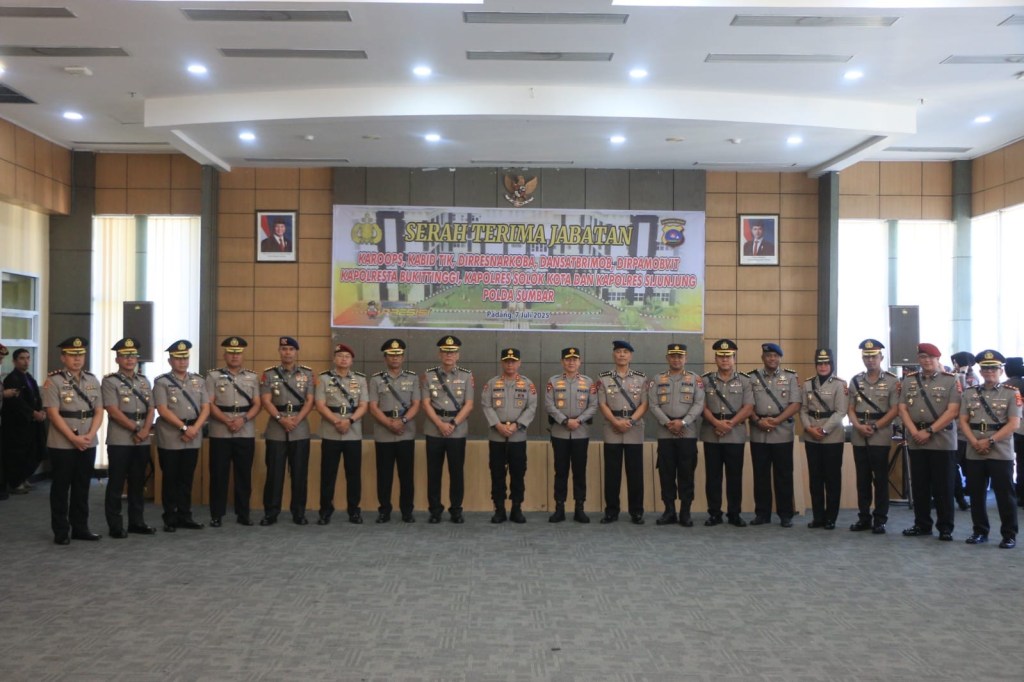 Kapolda Sumbar Pimpin Sertijab 5 Pejabat Utama dan 3 Kapolres&nbsp;Jajaran