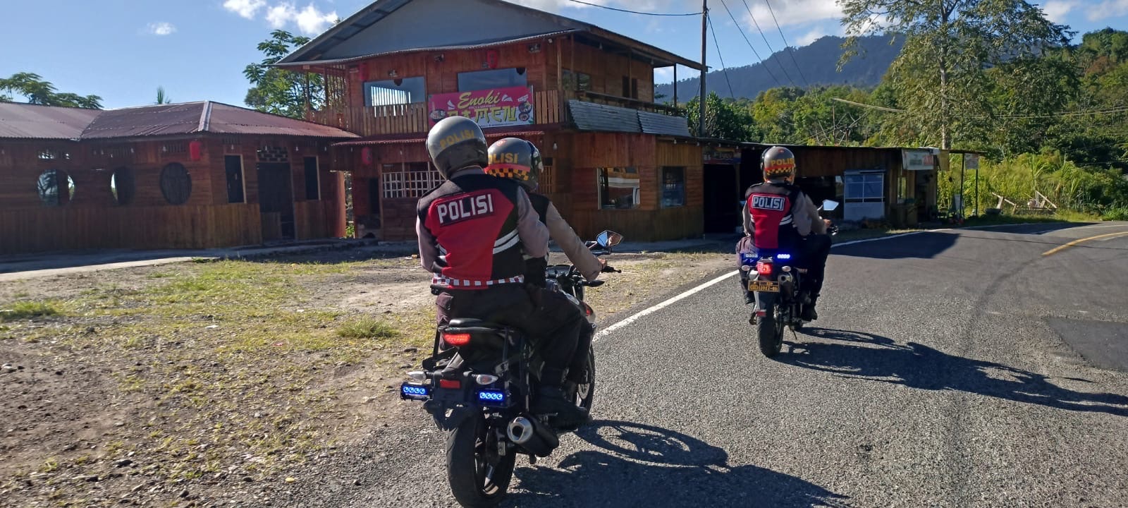 Patroli Bermotor Samapta Polres Solsel Sisir Wilayah Rawan, Bukti Nyata Polri Hadir Bersama Masyarakat.