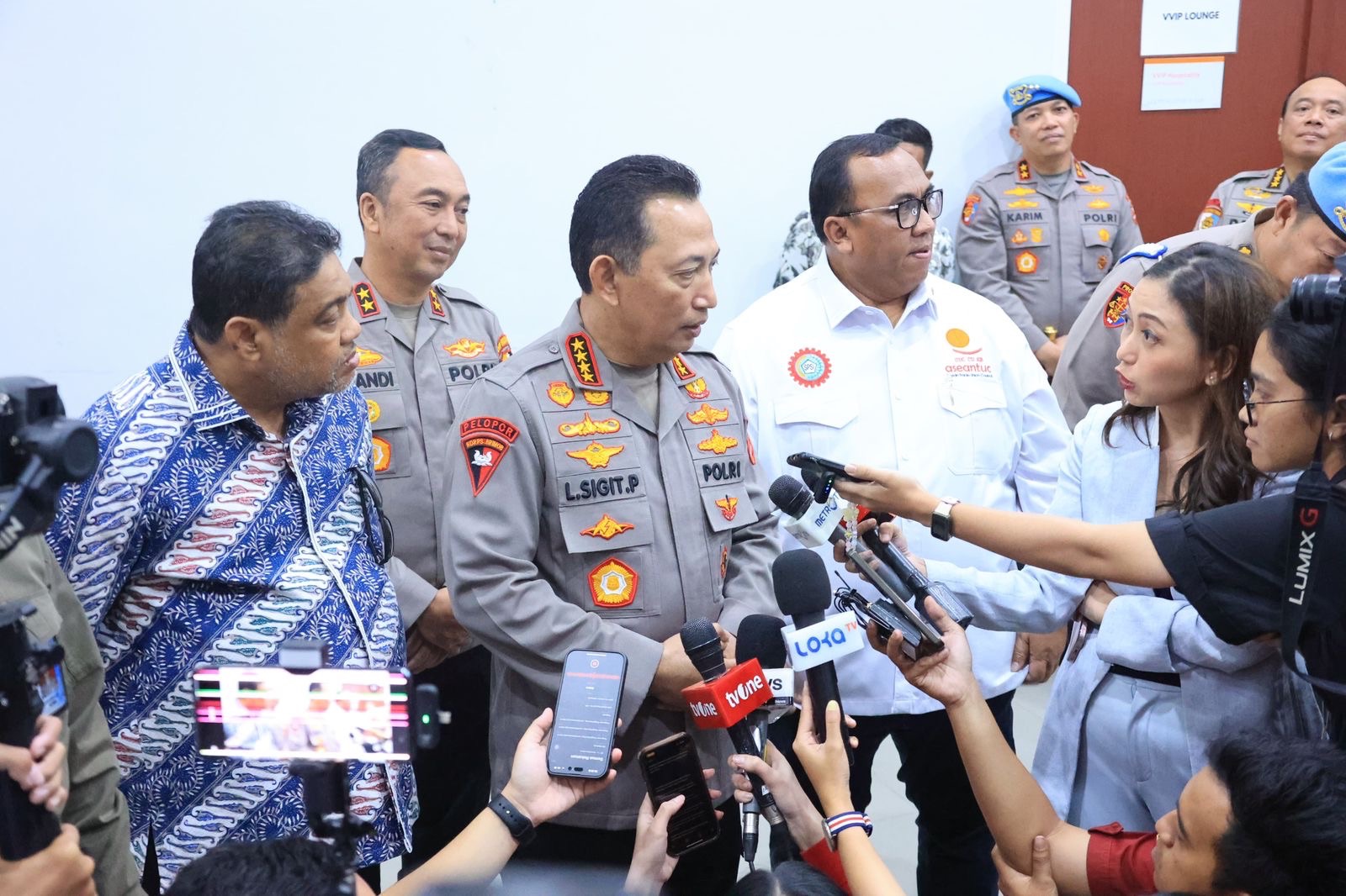 Kapolri Terima Penghargaan dari ITUC-AP, Tegaskan Komitmen Polri Kawal Kesejahteraan Buruh dan Stabilitas Industri