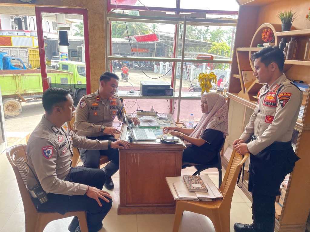 Cegah Macet di SPBU Sangir, Satlantas Polres Solsel Gencarkan Edukasi dan Sosialisasi Tertib&nbsp;Antri