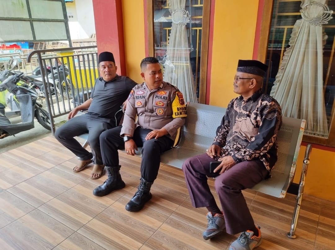 Bhabinkamtibmas Laksanakan Silaturahmi dengan Masyarakat, Wujudkan Kedekatan dan Keamanan Lingkungan