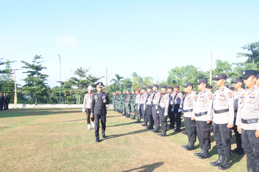 Polres 50 Kota Gelar Upacara Memperingati Hari Bhayangkara ke-79 di Depan Kantor Bupati Lima Puluh&nbsp;Kota