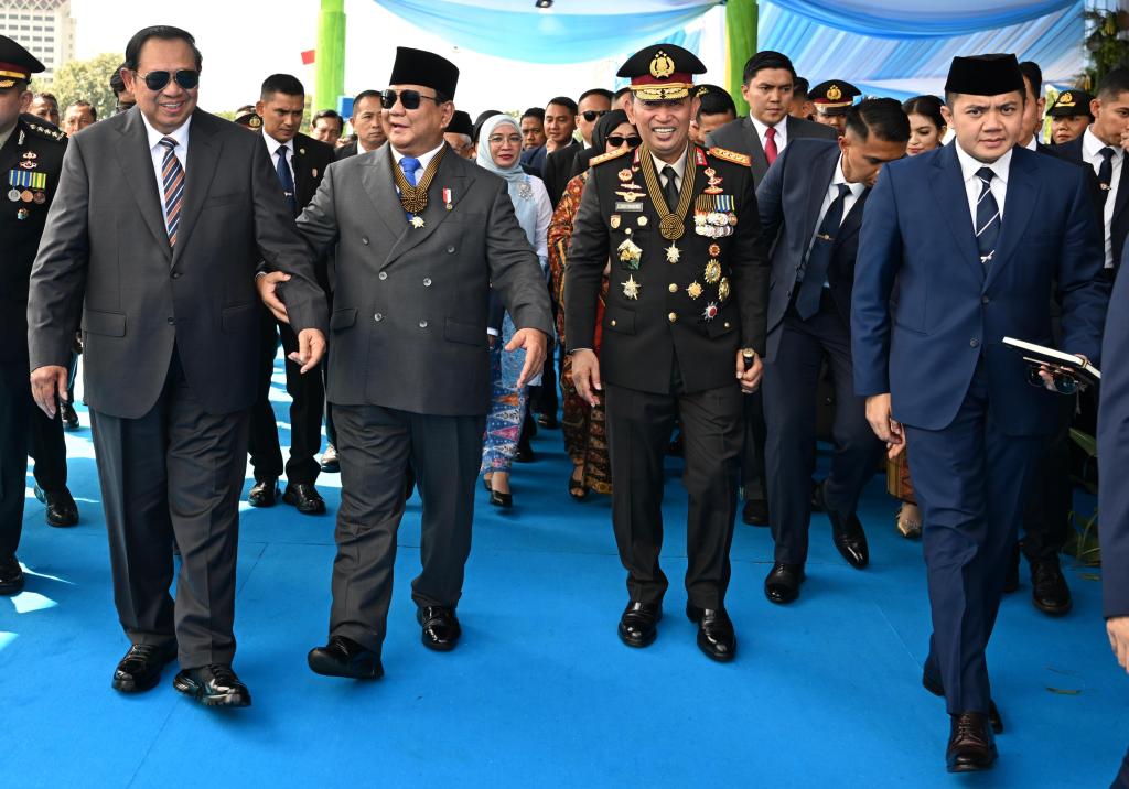 Presiden Hadiahi Penghargaan Nugraha Sakanti dan Tanda Kehormatan Bintang Bhayangkara&nbsp;Nararya