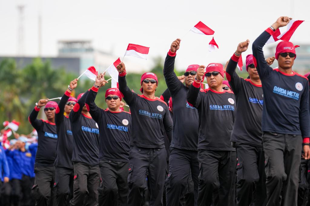 Bukti Nyata Kolaborasi Dengan Masyarakat, Buruh Meriahkan HUT Bhayangkara&nbsp;ke-79
