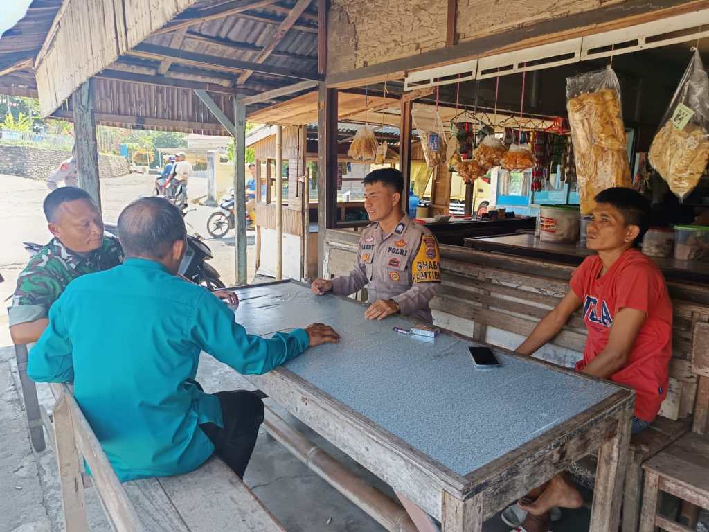 Sinergitas TNI-Polri, Bhabinkamtibmas Polres Tanah Datar Gandeng Bhabinsa Sambangi Masyarakat untuk Harkamtibmas dan Cegah&nbsp;Kejahatan