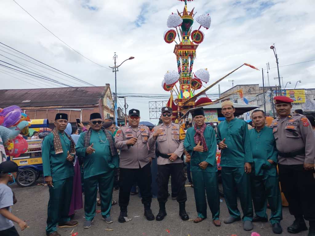 Personil Polres Pariaman Beri pengamanan Prosesi Tabuik Naiak&nbsp;Pangkek