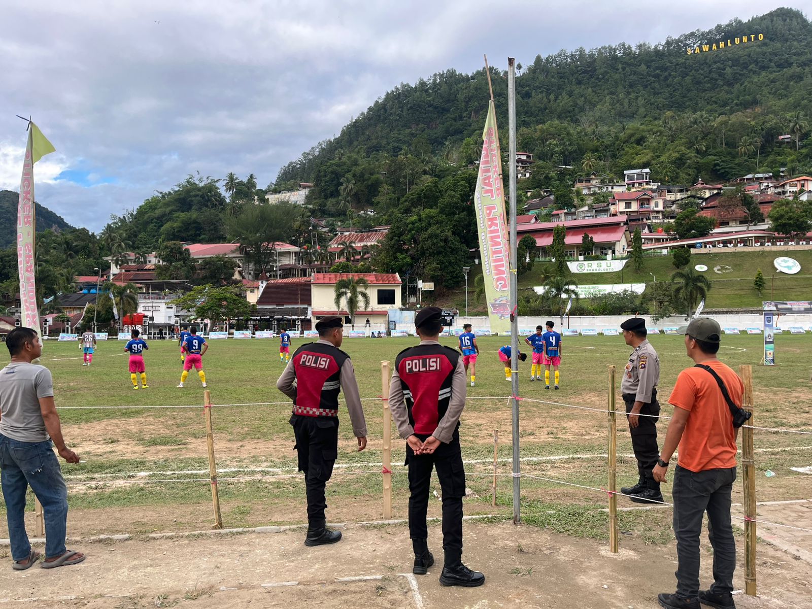Jaga Sportivitas dan Keamanan, Polres Sawahlunto Kawal Ketat Pertandingan Piala Wali Kota Cup I