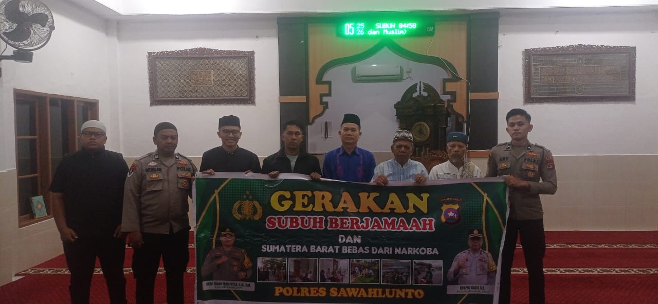 Dekatkan Diri ke Masyarakat, Kabag Ops Polres Sawahlunto Pimpin Subuh Berjamaah
