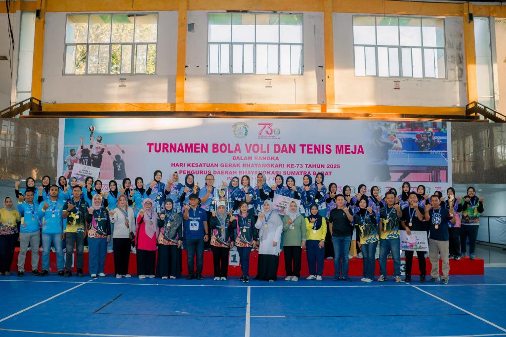 Soliditas Kuat, Prestasi Hebat: Kapolda Sumbar Resmi Tutup Turnamen Bola Voli dan Tenis Meja Bhayangkari se-Daerah&nbsp;Sumbar