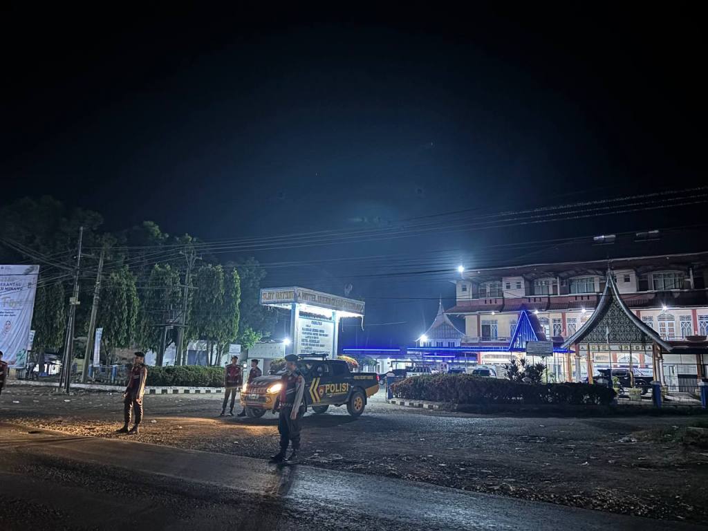 Patroli Malam Rutin Sat Samapta Polres Dharmasraya Antisipasi Gangguan&nbsp;Kamtibmas
