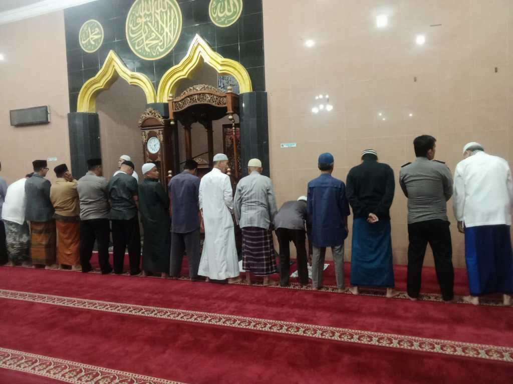 Kapolsek Sawahlunto Pimpin Langsung Gerakan Subuh Berjamaah di Masjid Nurul&nbsp;Islam