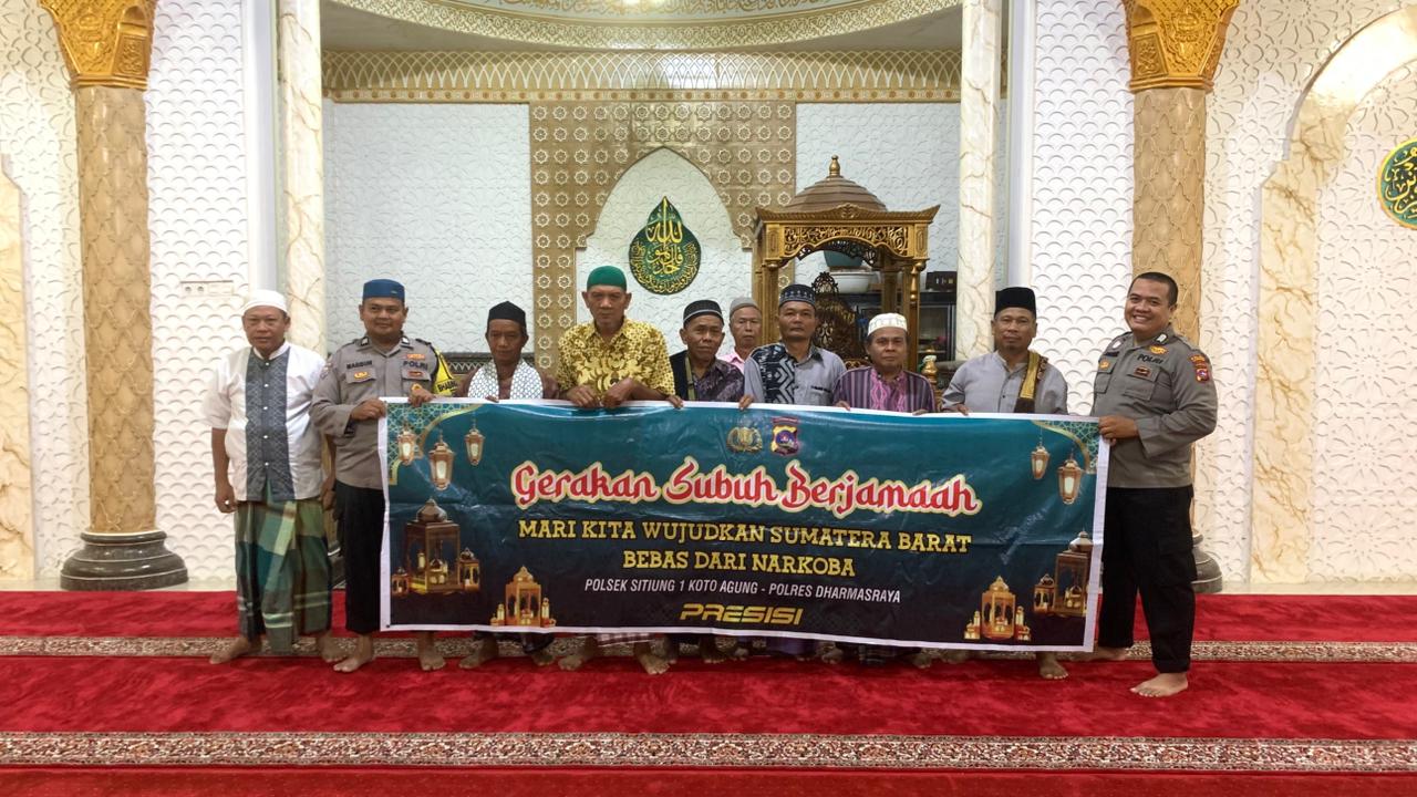 Personel Polsek Sitiung I Koto Agung Gelar Gerakan Subuh Berjamaah, Ajak Warga Jauhi Narkoba dan Balap Liar