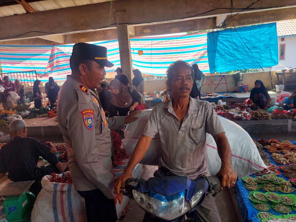 Kasat Binmas Polres Sawahlunto Imbau Pedagang Pasar Talawi Jaga Kamtibmas dan Stabilitas&nbsp;Harga