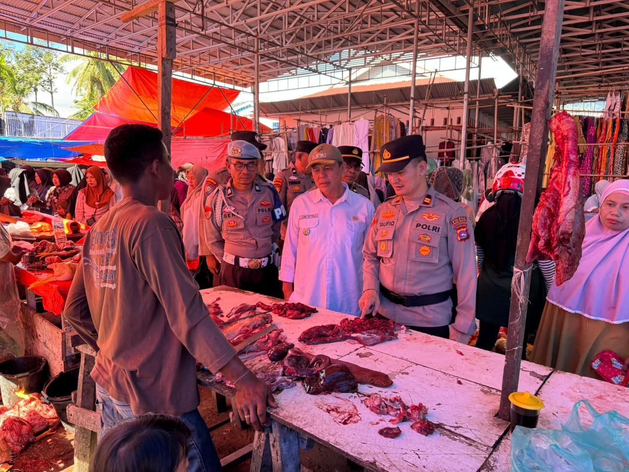 Polsek Tigo Nagari Cek Harga Sembako Di Pasar Malampah