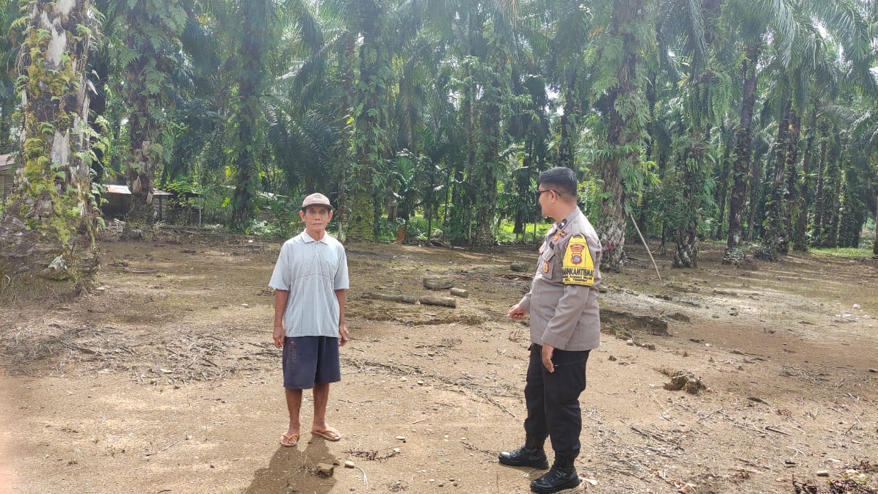 Bhabinkamtibmas Ajak Warga Manfaatkan Lahan Kosong Dukung Asta Cita Menuju Indonesia Emas 2045