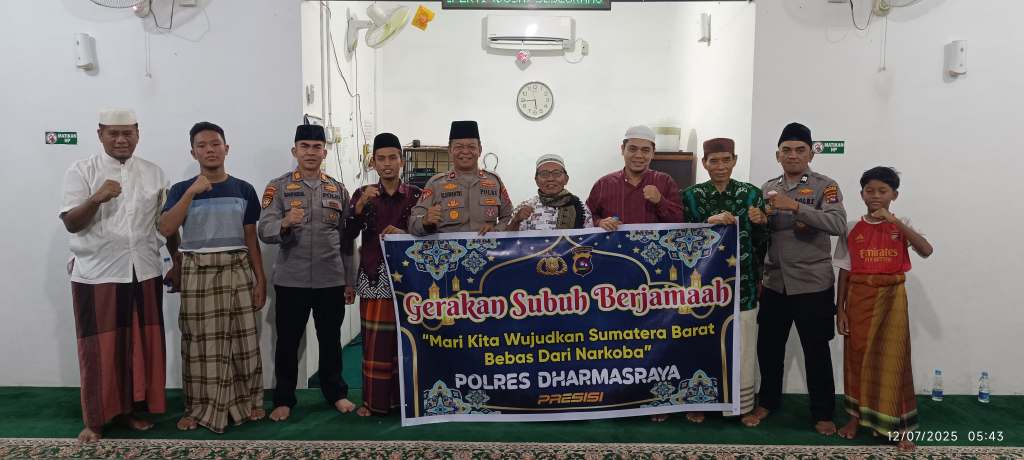 Polres Dharmasraya Ajak Masyarakat Perangi Narkoba dan Cegah Tawuran Lewat Gerakan Sholat Subuh&nbsp;Berjamaah