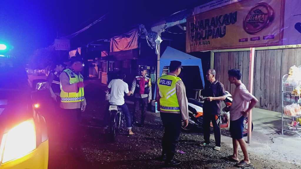 Antisipasi Terjadinya Tawuran dan Balap Liar, Personel Polsek Sijunjung Laksanakan&nbsp;Patroli