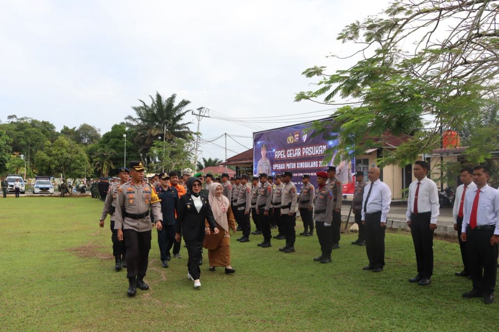 Kapolres Dharmasraya Pimpin Apel Gelar Pasukan Operasi Patuh Singgalang&nbsp;2025