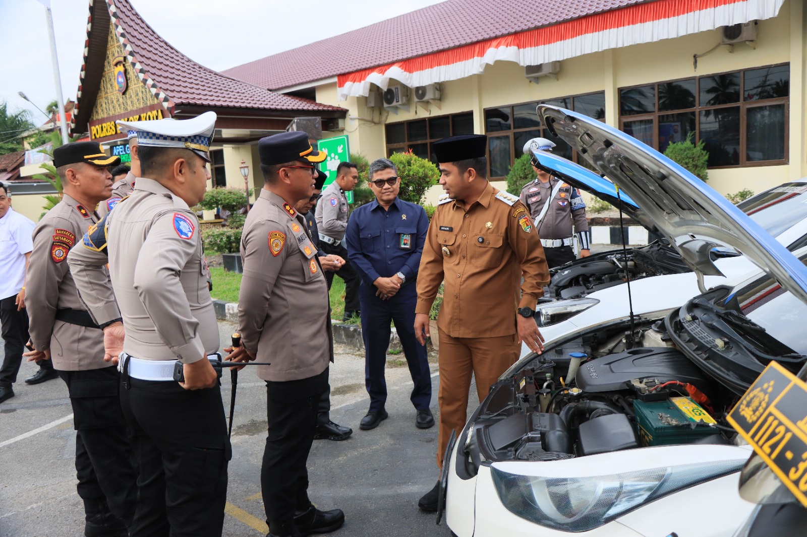 Kapolres Solok Kota dan Forkopimda Cek Kendaraan Operasional Usai Gelar Pasukan Operasi Patuh Singgalang 2025