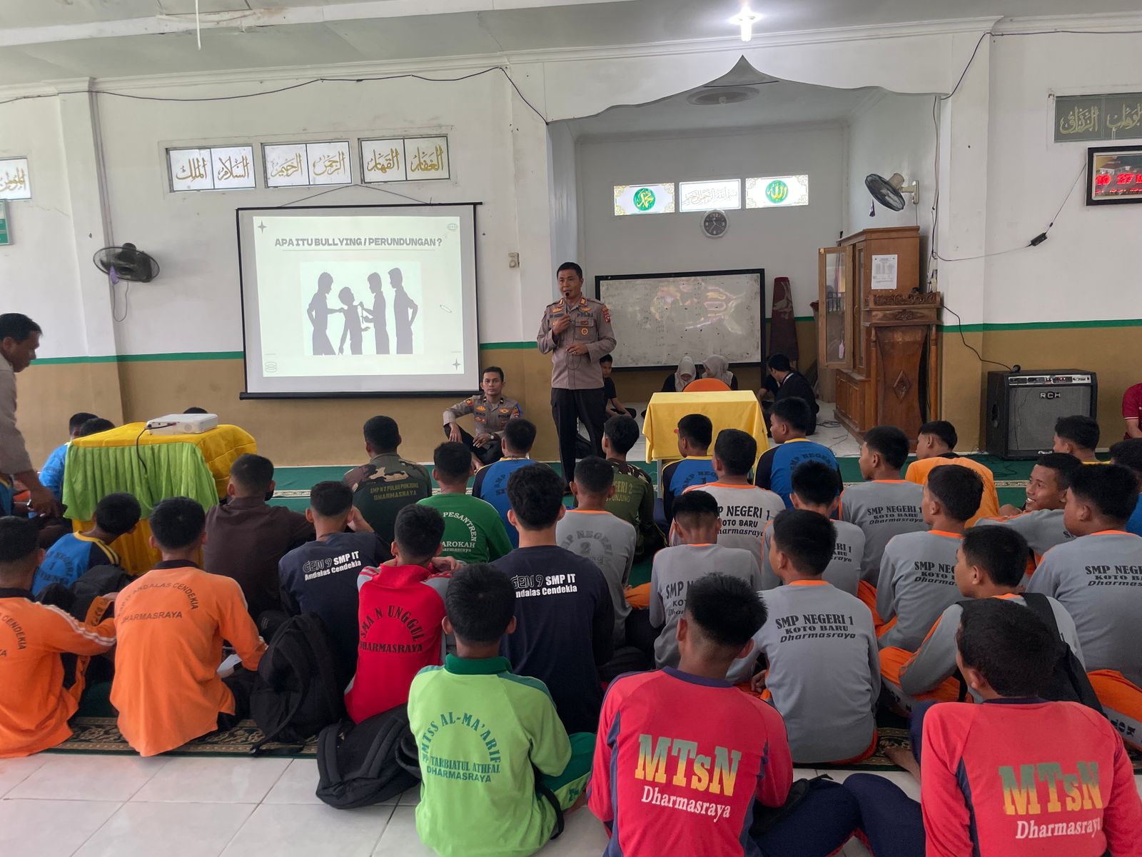 Selamatkan Generasi Muda, Satbinmas Dan Satresnarkoba Polres Dharmasraya Sosialisasi Bahaya Narkoba Di Sma Negeri 1 Sitiung