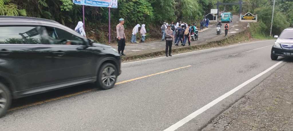 Preventif Sat Lantas Polres Tanah Datar, Lakukan Pengaturan serta Edukasi Tertib Lalu&nbsp;Lintas