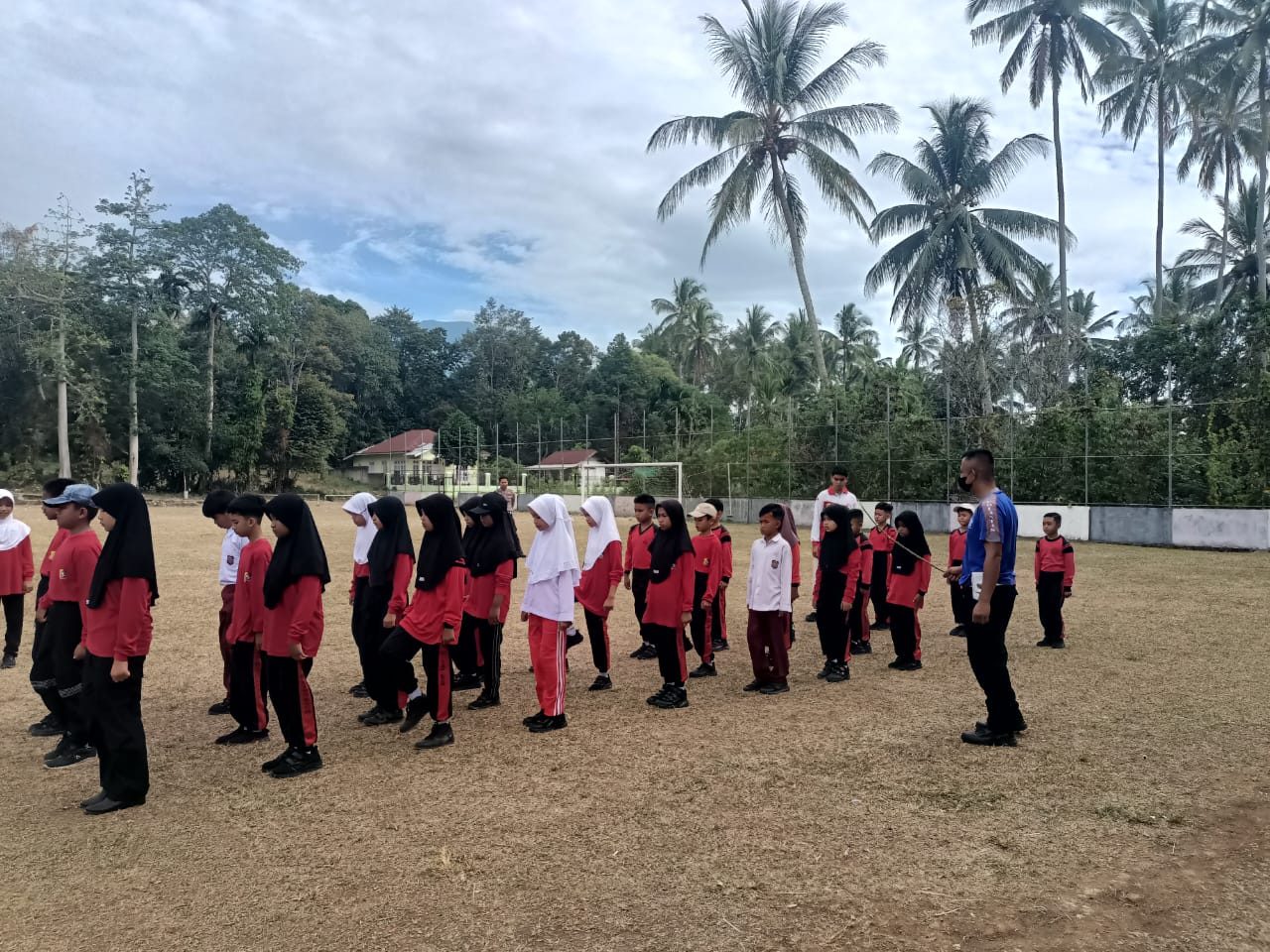 Satlantas Polres Tanah Datar Dampingi Pelatihan Polisi Cilik di SD 01 Lima Kaum