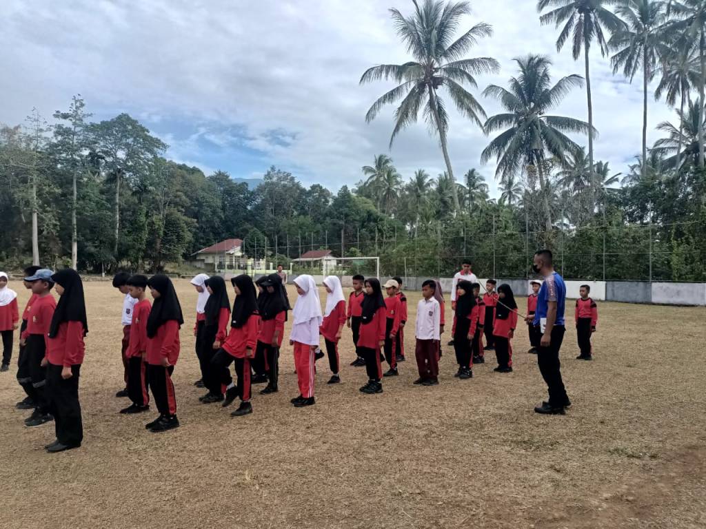 Satlantas Polres Tanah Datar Dampingi Pelatihan Polisi Cilik di SD 01 Lima&nbsp;Kaum