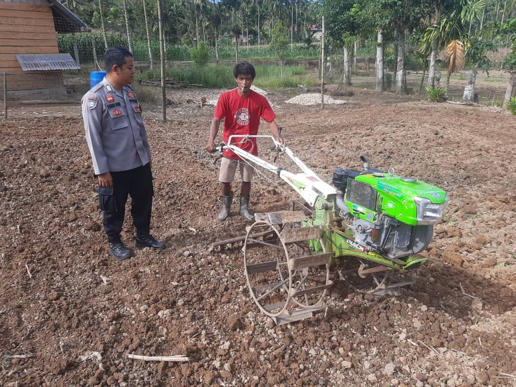 Bhabinkamtibmas Nagari Simpang Tonang kontrol Lahan Masyarakat Jorong Harapan&nbsp;Rakyat