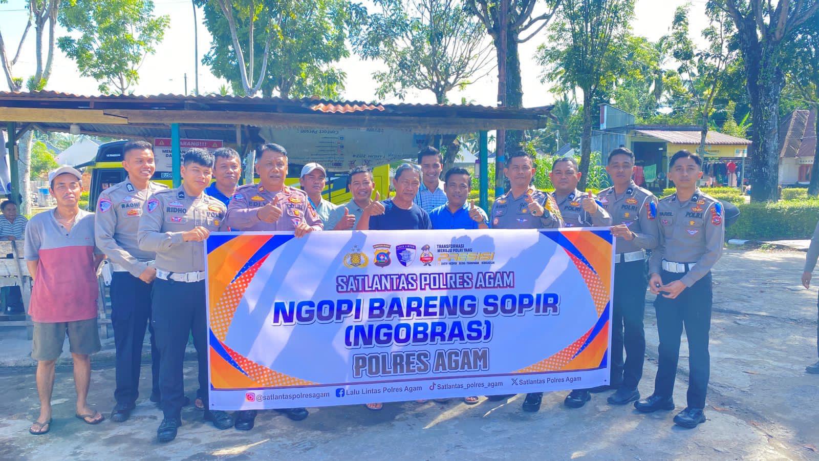 Satlantas Polres Agam Sosialisasikan Tertib Berlalu Lintas dengan “Ngobras”