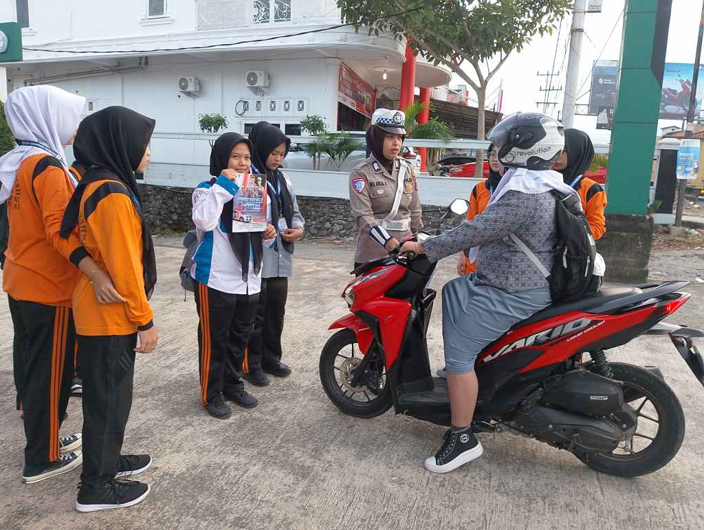 Satlantas Polres Pasaman Barat Menggelar Sosialisasi Tertib Berlalu Lintas di SMA Al-Istiqomah Dalam Rangka Operasi Patuh Singgalang&nbsp;2025