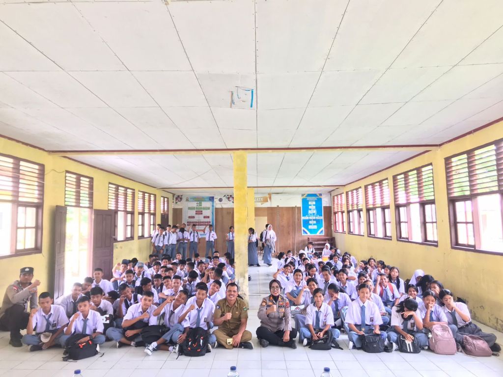 Kapolsek Sipora Berikan Sosialisasi Bahaya Narkoba, Balap Liar, Kekerasan, dan Judi Online kepada Siswa SMAN 1&nbsp;Sipora