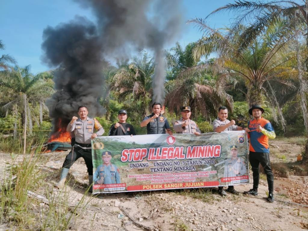 Tegas! Tim Satgas Anti Ilegal Mining Polsek Sangir Jujuan Musnahkan Alat Tambang Ilegal di Sungai&nbsp;Batikan”