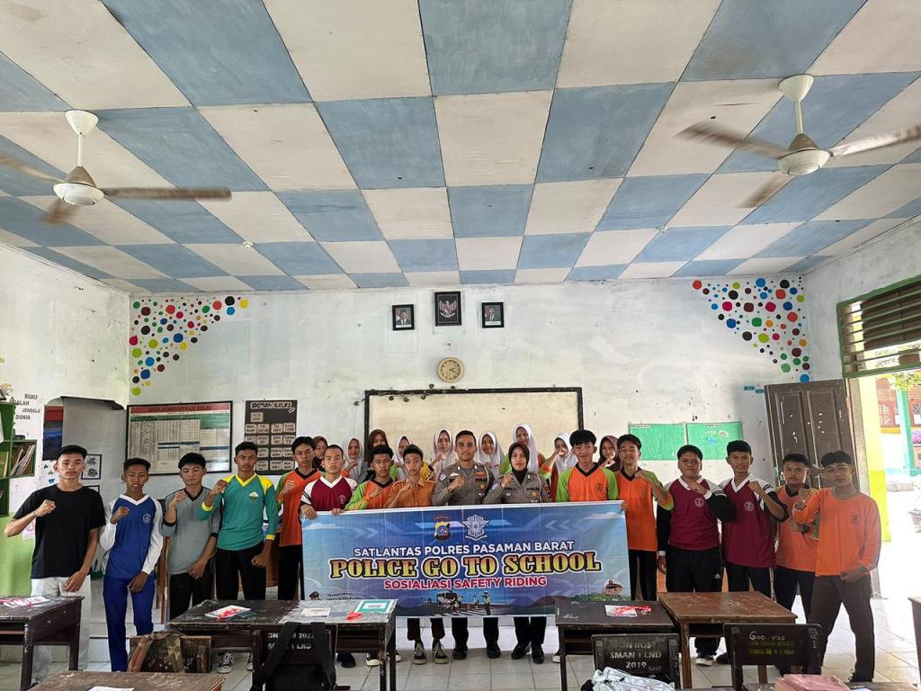 Tingkatkan Disiplin Berlalu Lintas, Satlantas Polres Pasaman Barat Gelar Sosialisasi di SMA Negeri 1 Luhak Nan&nbsp;Duo
