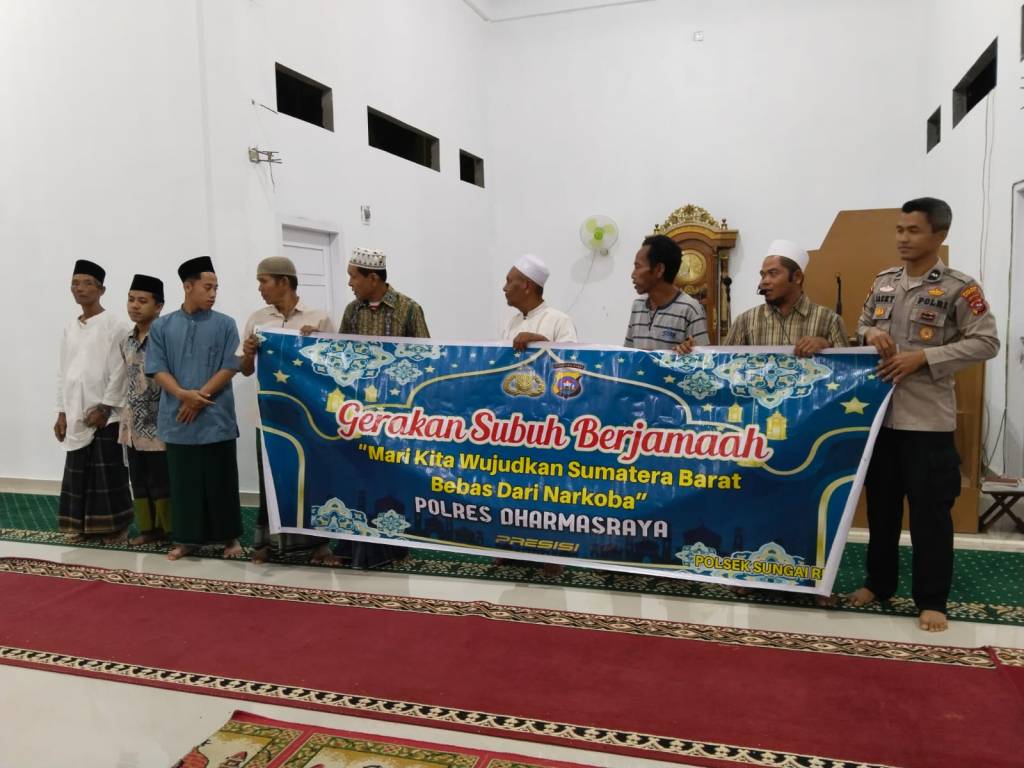 Personel Polsek Sungai Rumbai Sholat Subuh Berjamaah, Ajak Warga Cegah Tawuran dan Balap&nbsp;Liar