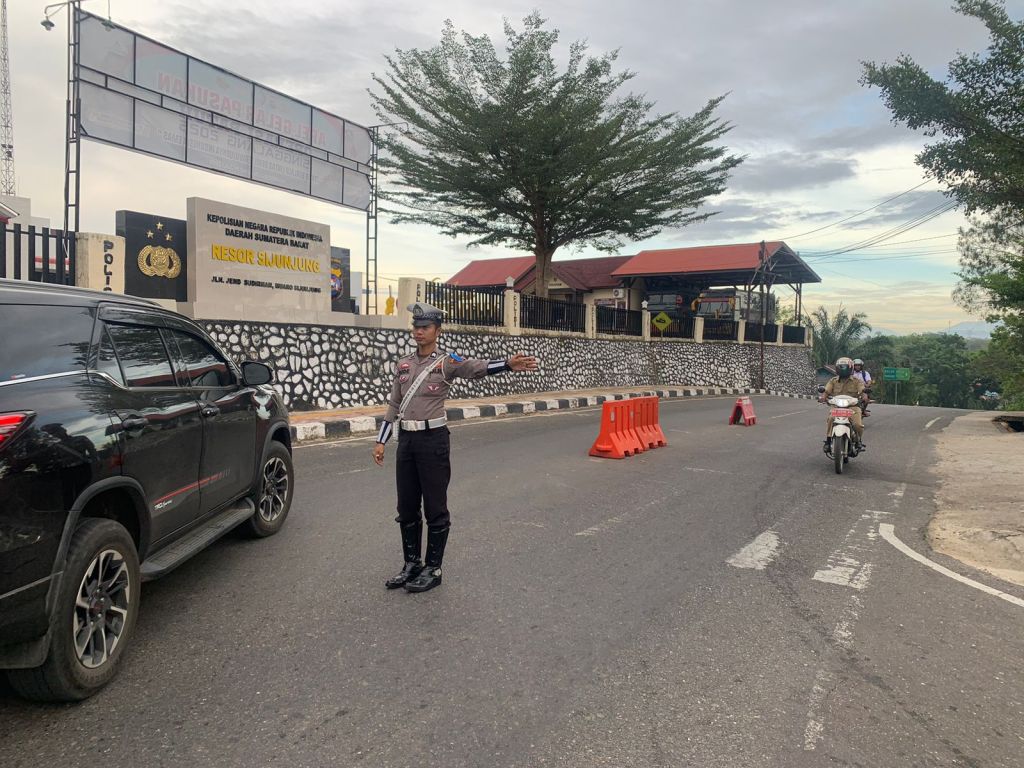 Satuan Lalu Lintas Polres Sijunjung Melaksanakan Kegiatan Pengaturan Pagi, Demi Terciptanya Kamseltibcar&nbsp;Lantas.