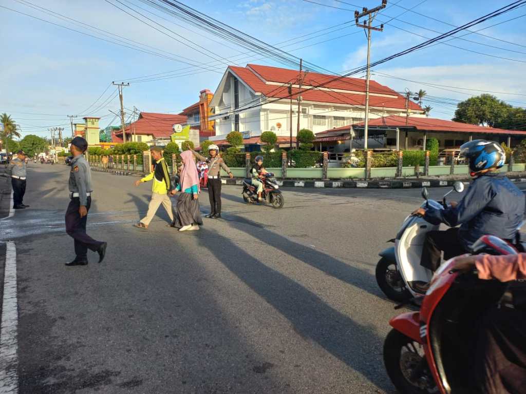 Polres Pariaman melaksanakan Pengaturan Pagi dalam rangka Operasi Patuh Singgalang&nbsp;2025