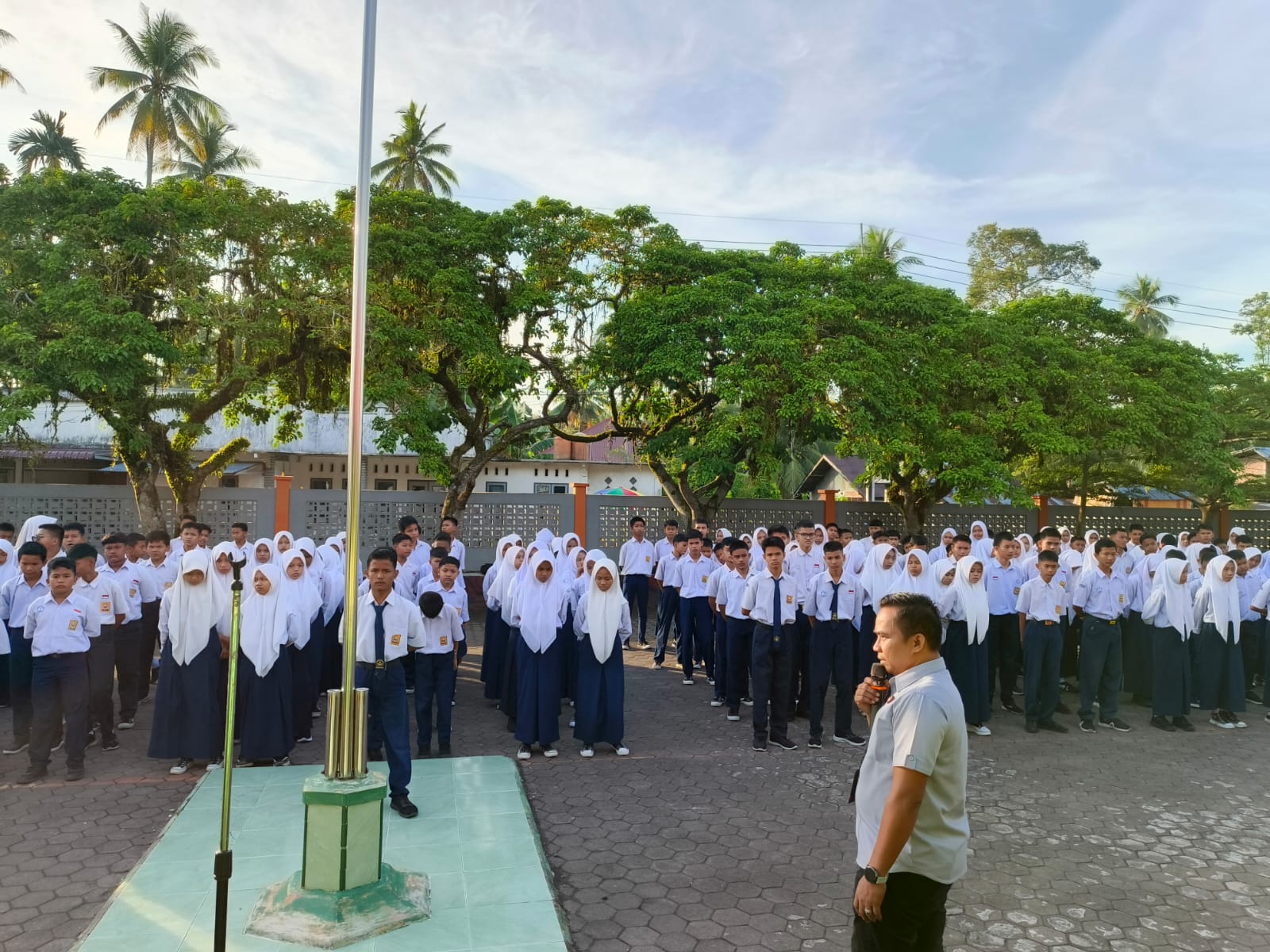 Polisi Masuk Pasar, Masuk Sekolah, Masuk Hati Masyarakat”