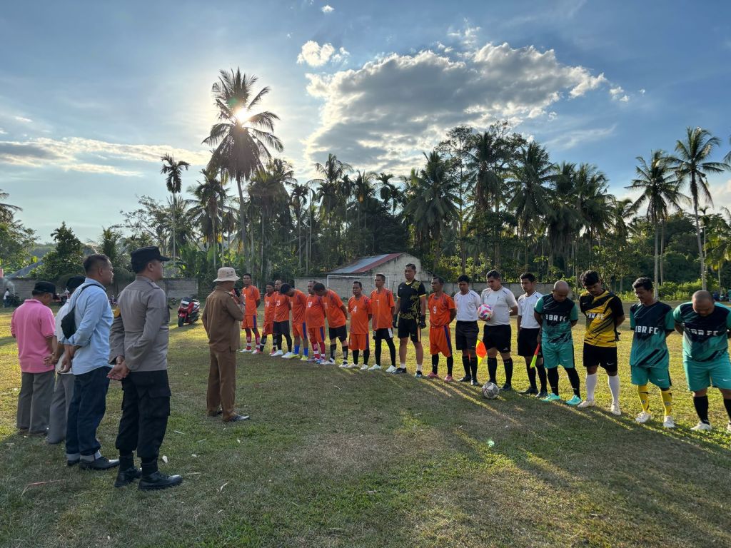 Kapolsek Koto VII IPTU R. R. Adnes, S.H. Beserta Anggota Gelar Pengamanan Acara Pembukaan Turnamen Sepak Bola Karang Taruna Cup 3 di Nagari&nbsp;Tanjung