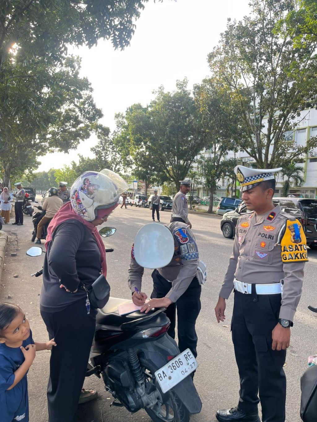 Hari ke-9 Operasi Patuh Singgalang 2025, Satlantas Polres Pasaman Barat Tindak Puluhan Pelanggaran Lalu&nbsp;Lintas