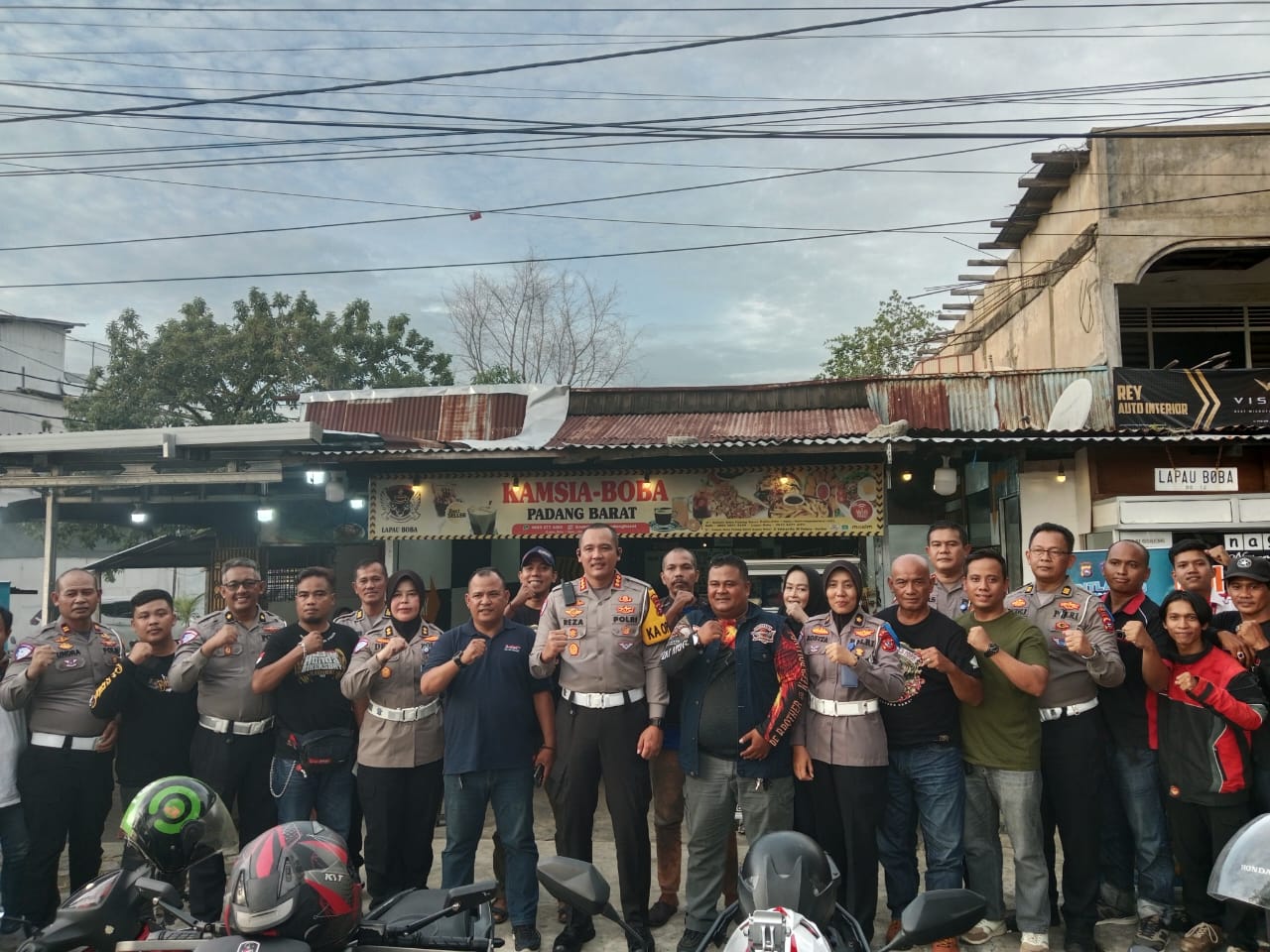 Ngobras Bersama Komunitas Bikers Kota Padang, Ditlantas Polda Sumbar Perkuat Silaturahmi dan Edukasi Lalu Lintas