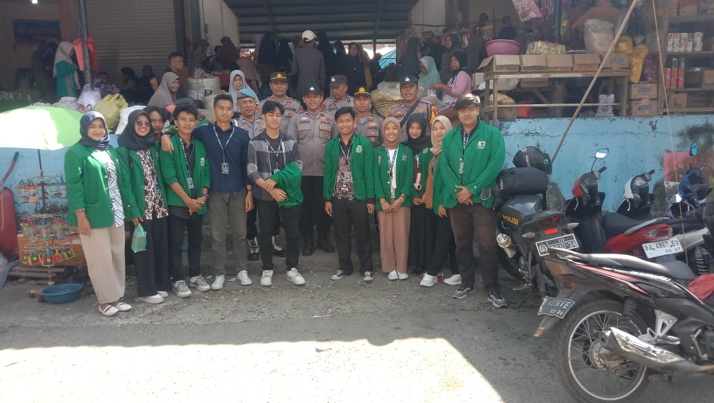 Polsek Tanah Datar Gelar Patroli Pasar, Gandeng Mahasiswa KKN Pastikan Keamanan dan Kenyamanan Masyarakat Dalam Beraktifitas