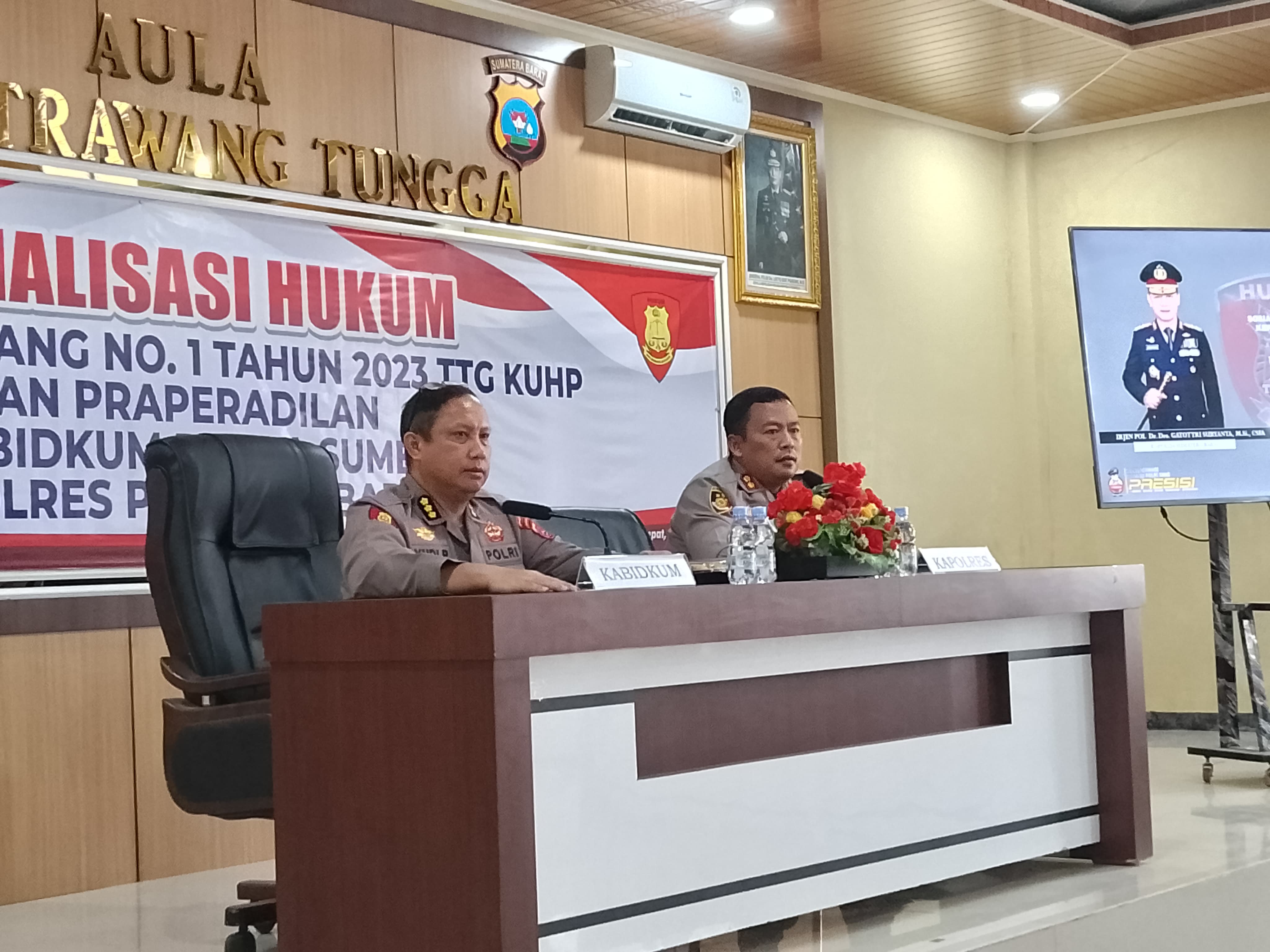 Bidkum Polda Sumbar Gelar Penyuluhan Hukum di Polres Pasaman Barat, Soroti UU KUHP Baru