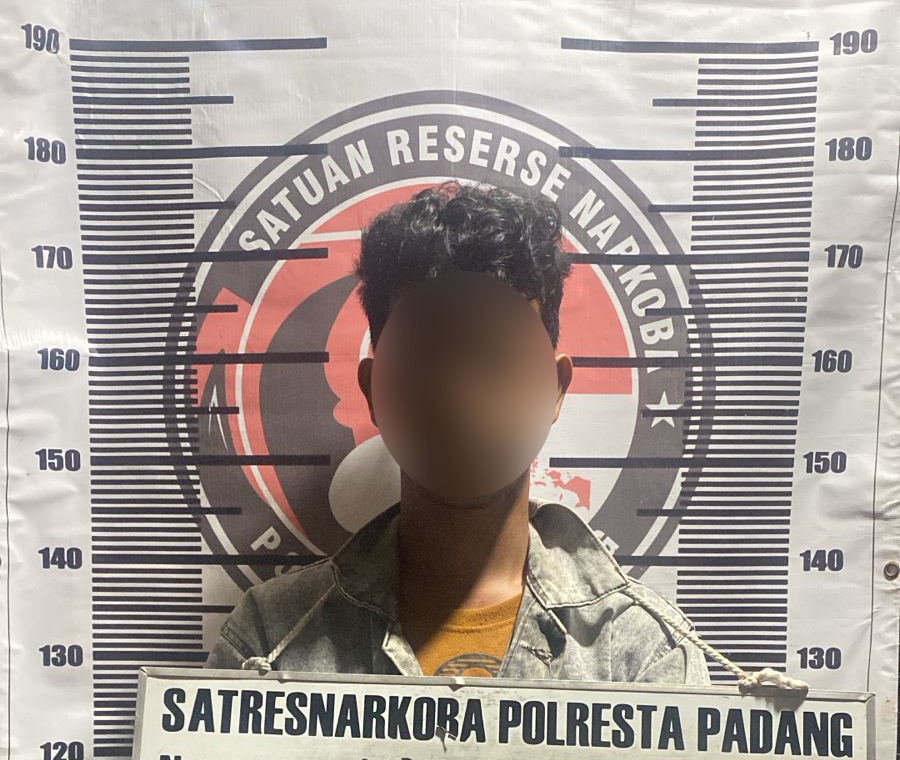 Satresnarkoba Polresta Padang Ringkus Pengedar Sabu di Padang Utara, Anjing Pelacak&nbsp;Dilibatkan