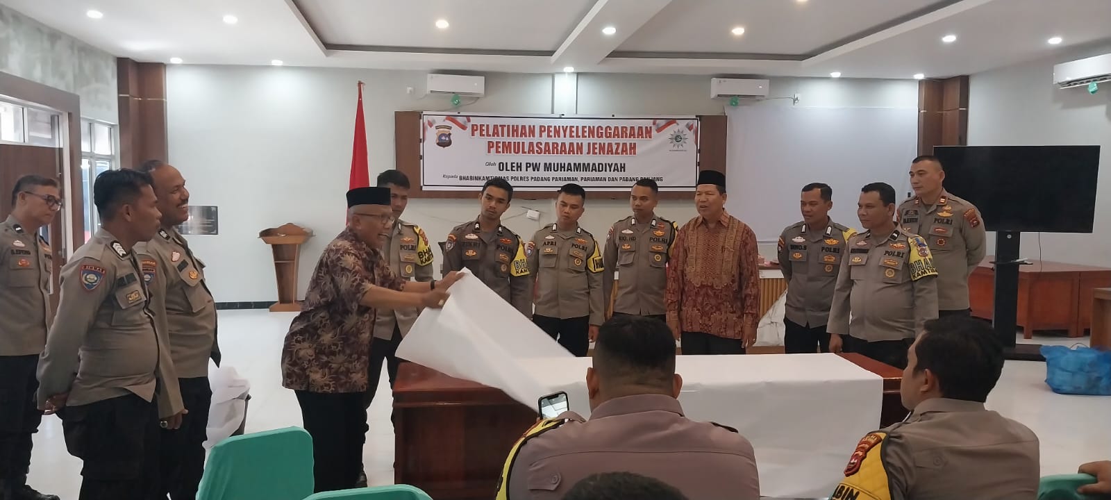 Ditbinmas Polda Sumbar Latih Personel Bhabinkamtibmas dalam Penyelenggaraan  Pemulasaran Jenazah demi Layanan Kemanusiaan yang Bermartabat